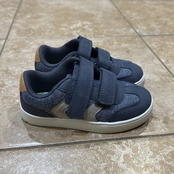 Boys Dr Scholl’s Velcro Sneakers - Picture 2 of 5